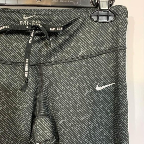 NIKE woman’s dry fit running leggings. Size XS. Black and dark gray. New conditi - Picture 3 of 7
